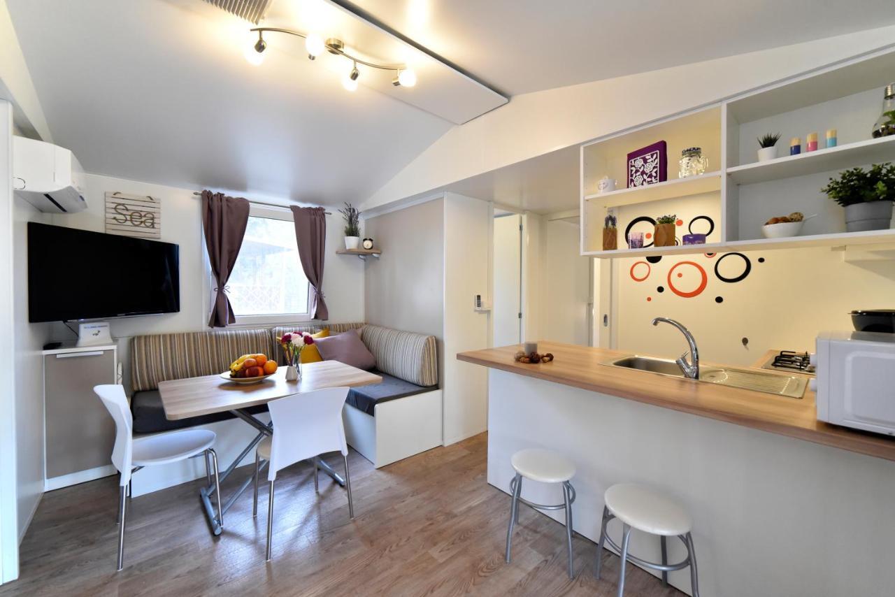Mobile Home Posidonija Biograd Na Moru Bagian luar foto
